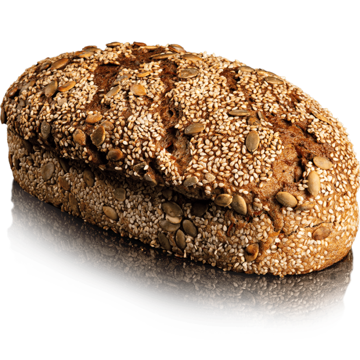 Das Möhrenbrot hat eine starke Kruste mit Körnern bedeckt. Das Brot hat eine längliche Form.